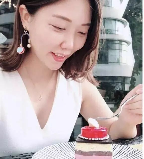 ins健身网红_网红健身房_红帐房健身男