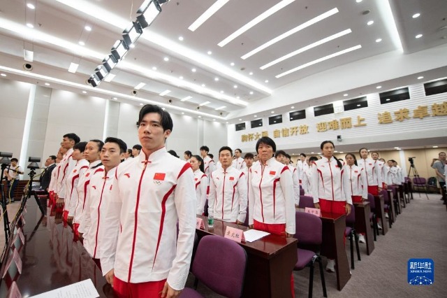 滑板运动员训练_滑板动作合集_滑板运动员