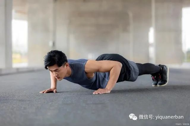 俯卧撑运动_颈动脉斑块能做俯卧撑运动_俯卧撑运动学动作分析