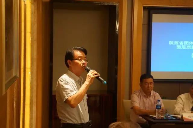 地面运动病_运动场地面_地面运动图案