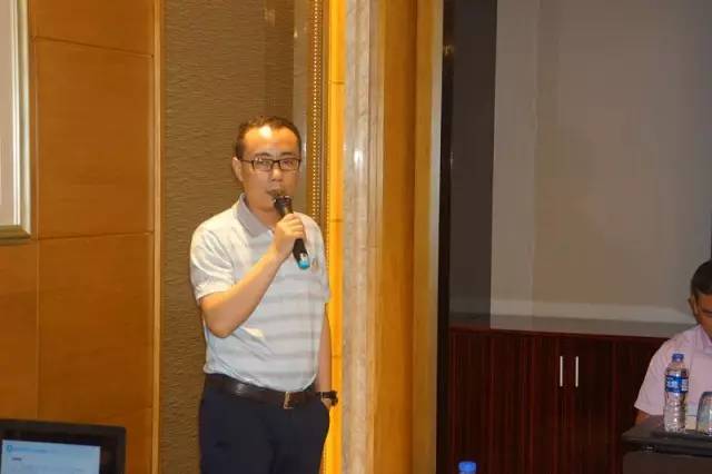 运动场地面_地面运动病_地面运动图案