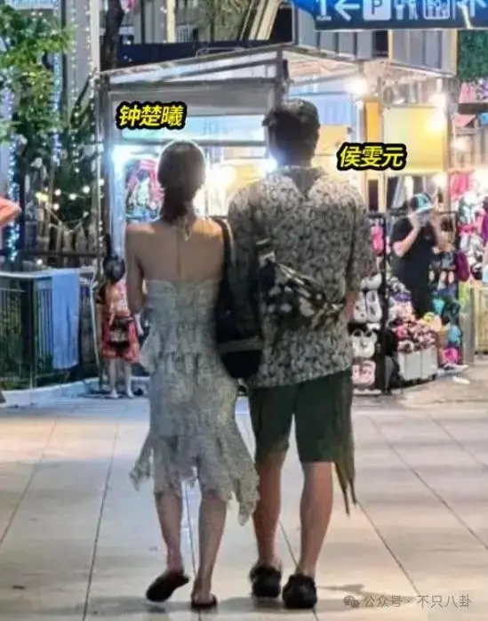 情侣健身房秀恩爱_情侣健身房健身照片_健身房情侣