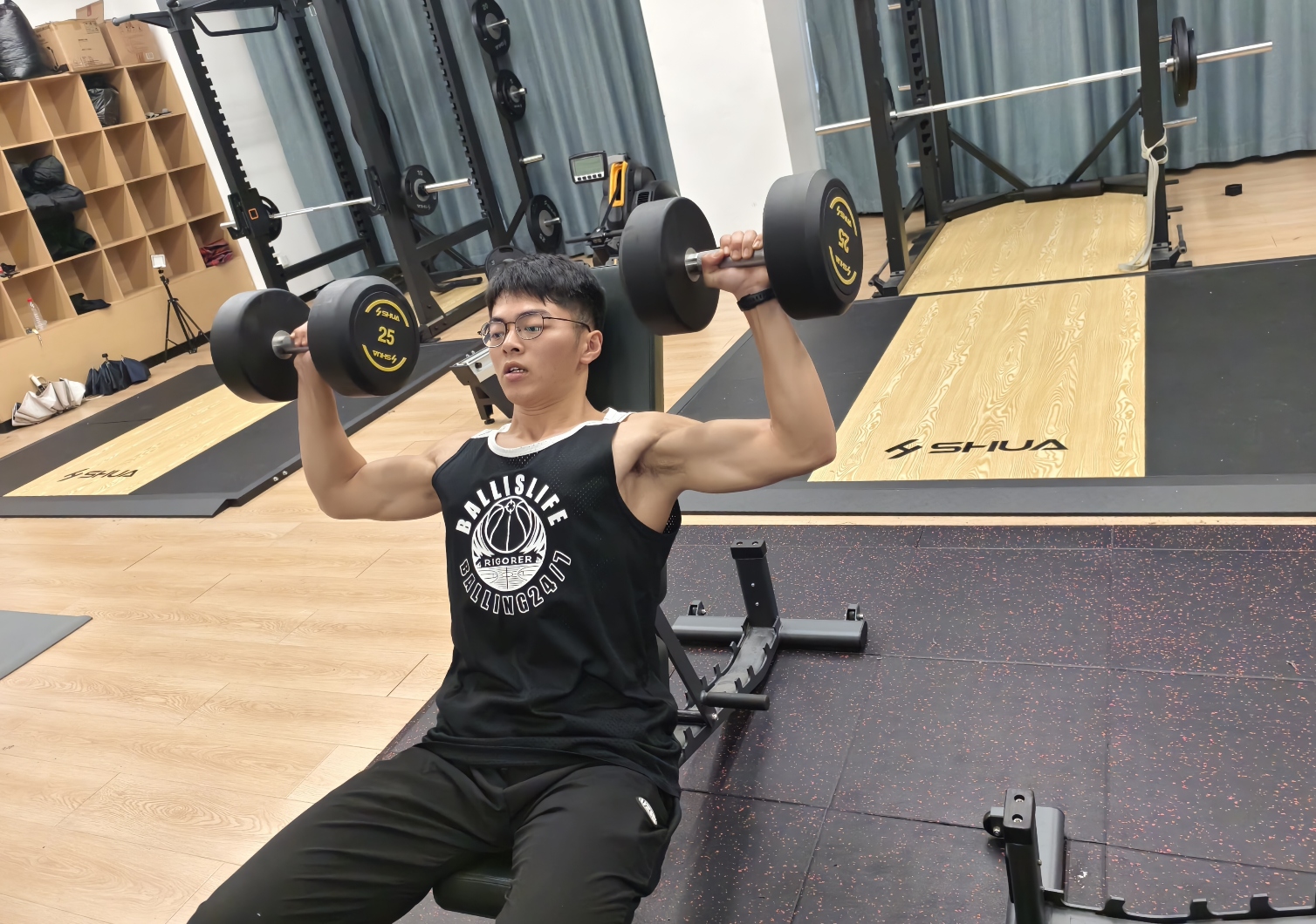 健身房培训学校_学校健身房_有健身房的学校